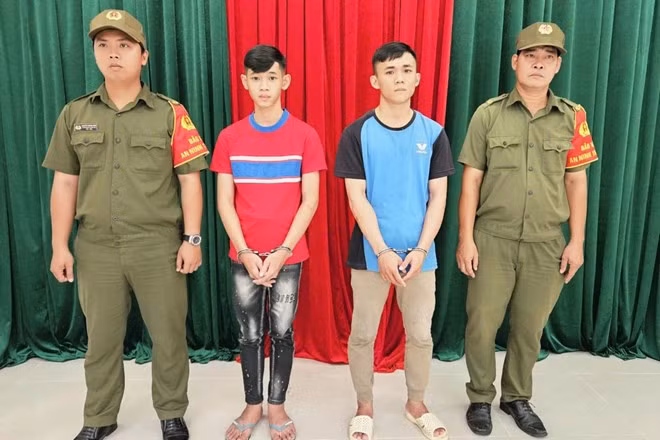 2 thanh niên ở Vũng Tàu bị khởi tố vì vô cớ đâm 3 du khách bị thương. Ảnh: Nam Thắng