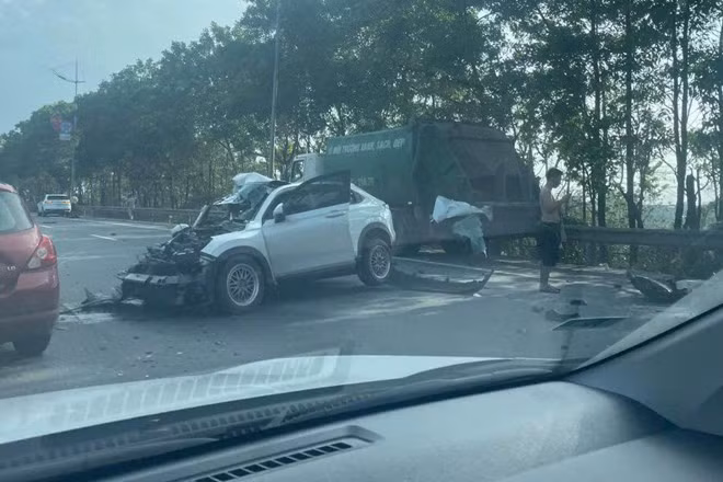 Hiện trường vụ tai nạn trên đường Võ Nguyên Giáp (Hà Nội). Ảnh: Đỗ Toàn