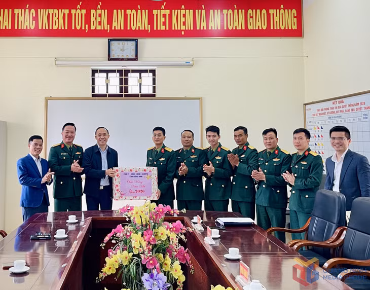 Đồng chí Chánh Văn phòng Tỉnh ủy thăm, chúc Tết cán bộ, chiến sĩ tại Kho K84 (Cục Hậu cần - Kỹ thuật, Quân khu 3).