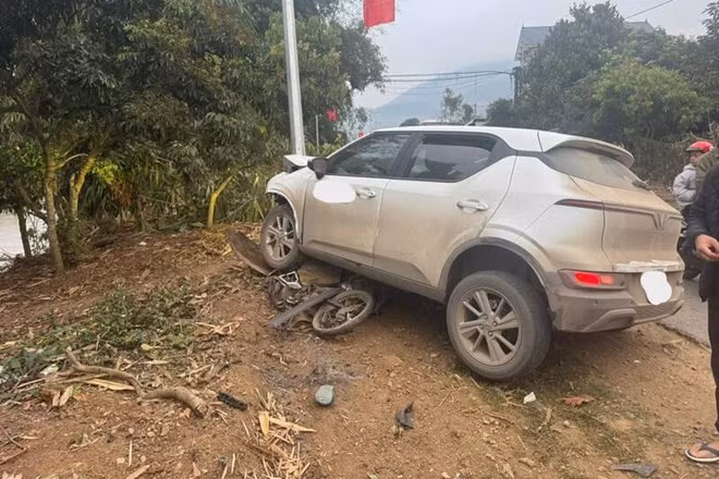 Hiện trường vụ tai nạn giao thông trên Quốc lộ 4G, đoạn qua bản Liên Phương, xã Chiềng Khoong, tỉnh Sơn La. Ảnh: Nhật Minh