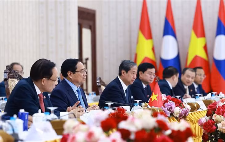 Thủ tướng Phạm Minh Chính chúc mừng những thành tựu quan trọng, toàn diện và có ý nghĩa lịch sử mà Lào đã đạt được trong 40 năm thực hiện công cuộc đổi mới; chúc mừng thành công rực rỡ của Đại hội lần thứ XII của Đảng Nhân dân Cách mạng Lào - Ảnh: TTXVN