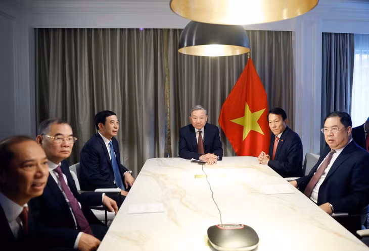 Tổng Bí thư Tô Lâm điện đàm với nguyên Thượng nghị sĩ Patrick Leahy. ̣(Ảnh: Thống Nhất/TTXVN)