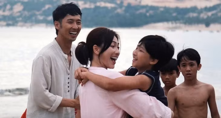 Diễn xuất của Tuấn Trần và Phương Anh Đào nhận nhiều lời khen, song khâu kịch bản còn gây tranh cãi - Ảnh: ĐPCC