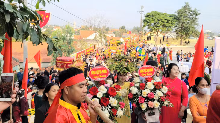 Ước tính năm nay, lễ hội Tiên Công ở phường Hiệp Hòa thu hút trên 5.000 lượt người dân và du khách thập phương tham gia.