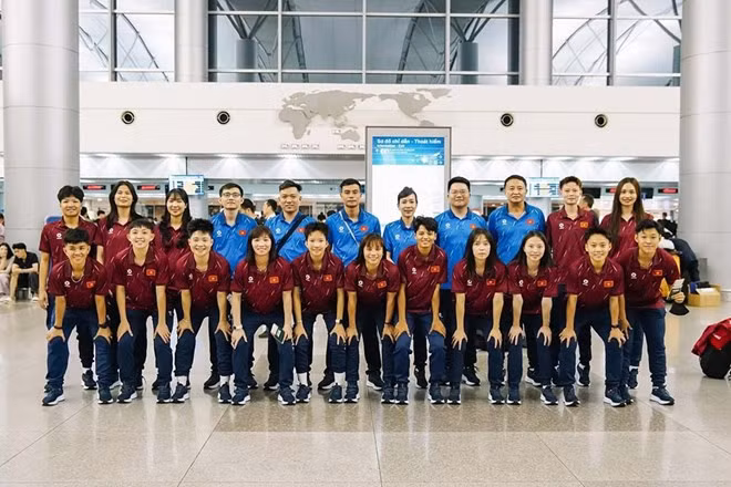 Tuyển futsal nữ Việt Nam lên đường sang Nhật Bản tập huấn chuẩn bị cho giải futsal nữ Đông Nam Á. Ảnh: Quốc Khanh