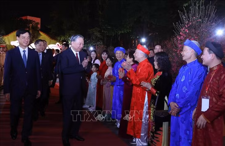Tổng Bí thư Tô Lâm chúc Tết Đảng bộ, chính quyền và nhân dân Hà Nội - Ảnh: TTXVN