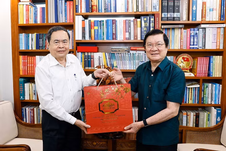 Chủ tịch Quốc hội Trần Thanh Mẫn tới thăm, chúc Tết nguyên Chủ tịch nước Trương Tấn Sang. Ảnh: Doãn Tấn/TTXVN