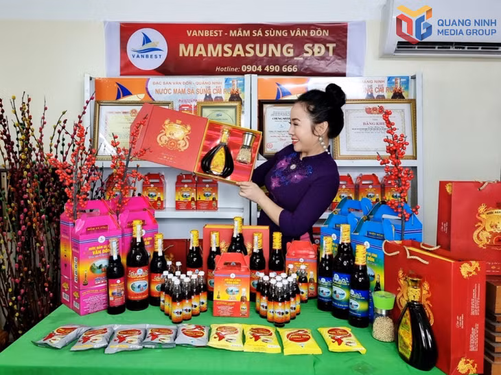 Thương hiệu Nước mắm sá sùng Vân Đồn Vanbest thuộc Công ty TNHH MTV Newstar được công nhận là sản phẩm OCOP 4 sao. Ảnh: Hoàng Nga