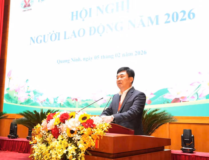 Đồng chí Ngô Hoàng Ngân, Bí thư Đảng ủy, Chủ tịch HĐTV Tập đoàn Công nghiệp Than - Khoáng sản Việt Nam phát biểu tại hội nghị.