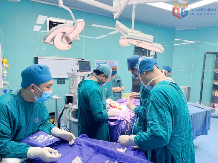 Ca phẫu thuật cho bệnh nhi 5 tuổi bị chấn thương sọ não phức tạp tại Bệnh viện ĐKKV Tiên Yên.