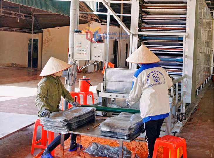 Công ty CP Thương mại và Dịch vụ Bình Liêu đầu tư thêm hệ thống máy tráng sấy dẻo và lò hơi rút ngắn công đoạn phơi miến thủ công.