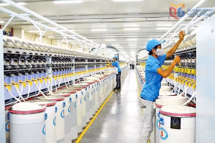 Sản xuất sợi dệt tại Công ty TNHH Khoa học kỹ thuật Ngân Hà (KCN Hải Hà). Ảnh: Mạnh Trường