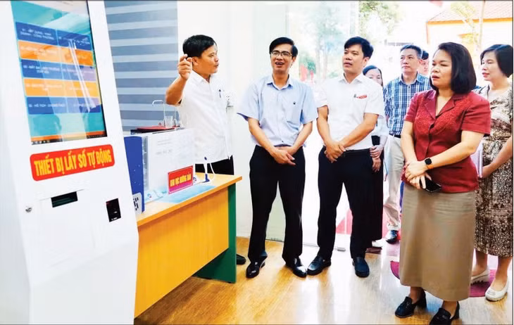 Đoàn công tác Bộ Khoa học và Công nghệ khảo sát thực tế tại Trung tâm Phục vụ hành chính công phường Phù Liễn, thành phố Hải Phòng.