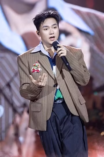 Việc quá an toàn khiến Bùi Công Nam chưa thể bứt phá.