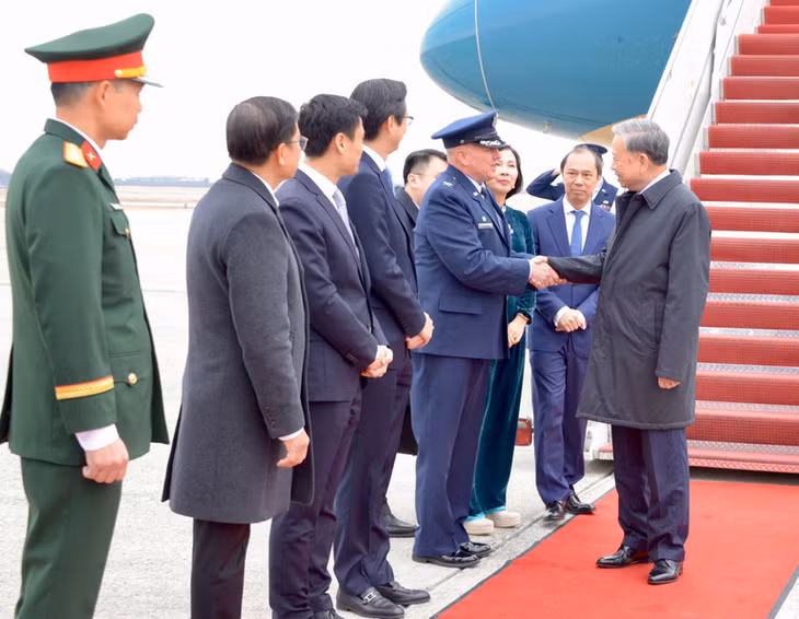 Lễ đón Tổng Bí thư Tô Lâm và đoàn tại sân bay. (Ảnh: VĂN HIẾU)
