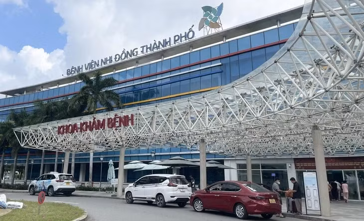 Bệnh viện Nhi đồng thành phố (TP.HCM), nơi cấp cứu trẻ bị hội chứng ly giải cơ do thụt dầu 300 cái - Ảnh: X.MAI
