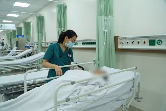 Trường hợp nhập viện nghi ngộ độc thực phẩm. Ảnh: Bệnh viện cung cấp