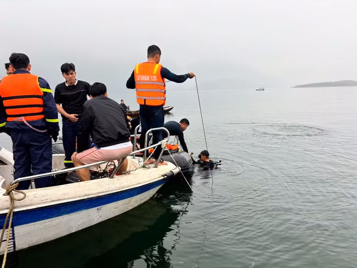 Khu vực Đặc công Hải quân triển khai công tác tìm kiếm. Ảnh: Quân chủng Hải quân