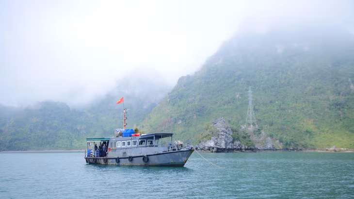Tàu tuần tra của Tổ Cơ động, Trung tâm Bảo tồn Vườn quốc gia Bái Tử Long.