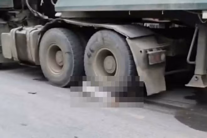 Vụ tai nạn giữa xe đầu kéo và xe máy tại xã Xuân Quang, tỉnh Lào Cai khiến 2 người thương vong. Ảnh: Người dân cung cấp