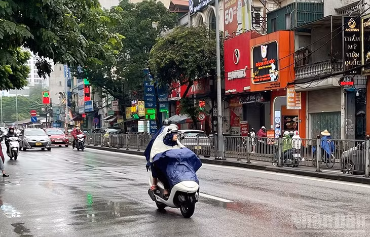 Dự báo khu vực Hà Nội có mưa rào và rải rác có dông. (Ảnh minh họa: Đ.T)