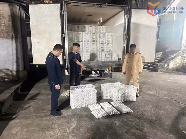Bùi Đức Thành cùng tang vật bị bắt giữ