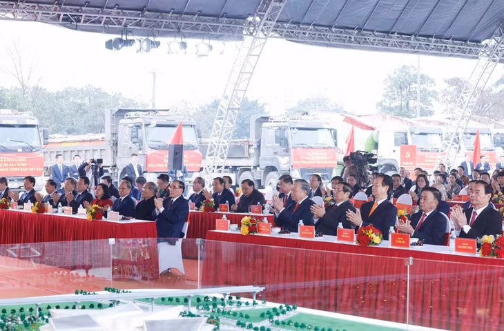 Tổng Bí thư Tô Lâm, Thủ tướng Phạm Minh Chính và các đồng chí lãnh đạo, nguyên lãnh đạo Đảng, Nhà nước dự Lễ khởi công dự án xây dựng Bảo tàng Đảng Cộng sản Việt Nam. (Ảnh: Thống Nhất – TTXVN)