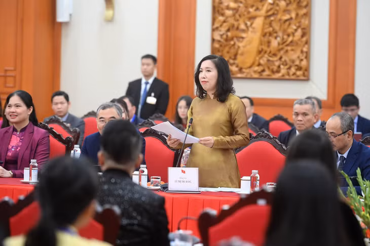 Thứ trưởng Ngoại giao Lê Thị Thu Hằng phát biểu tại cuộc gặp mặt. (Ảnh: ĐĂNG KHOA)