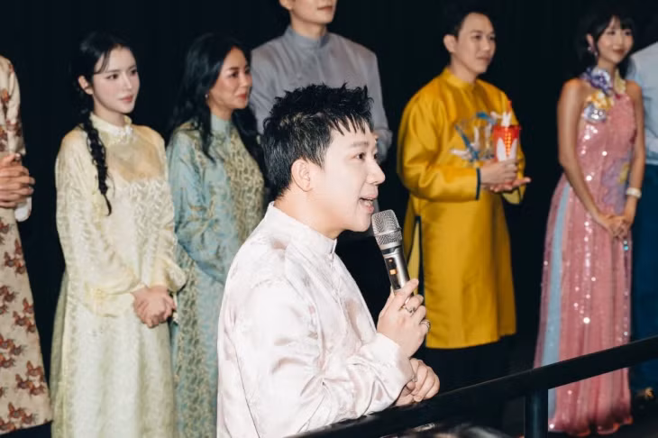 Trấn Thành hai lần cầu xin khán giả đừng quay lén phim.