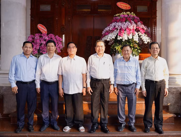 Chủ tịch Quốc hội Trần Thanh Mẫn tới thăm, chúc Tết nguyên Thường trực Ban Bí thư, Đại tướng Lê Hồng Anh. Ảnh: Doãn Tấn/TTXVN