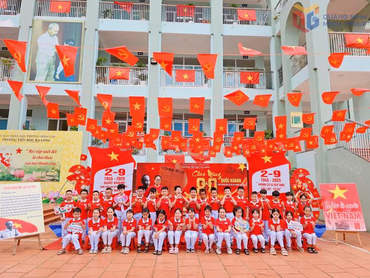Dự kiến ngày 6/2/2026, Trường Tiểu học Hồng Gai sẽ tổ chức tiếp nhận và triển khai cho học sinh uống sữa tại trường.