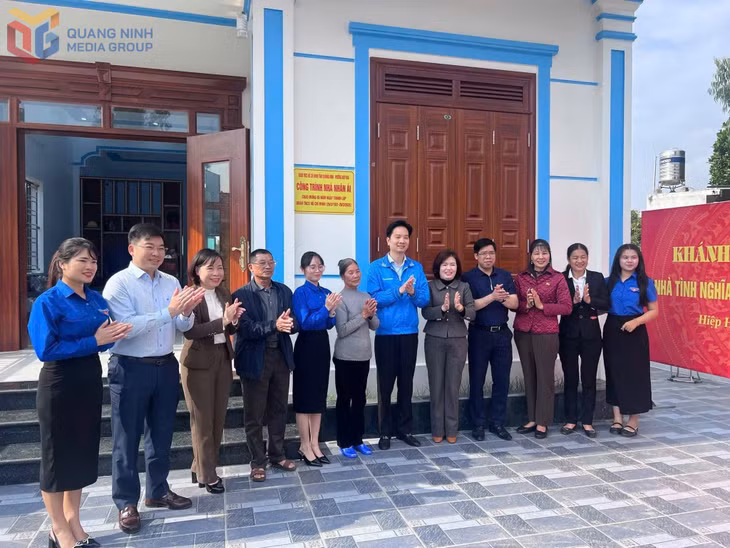 Ngôi nhà mới khang trang của bà Nguyễn Thị Xuyến, khu Hiệp Hoà 11. Lễ khánh thành và bàn giao nhà cho hộ gia đình 