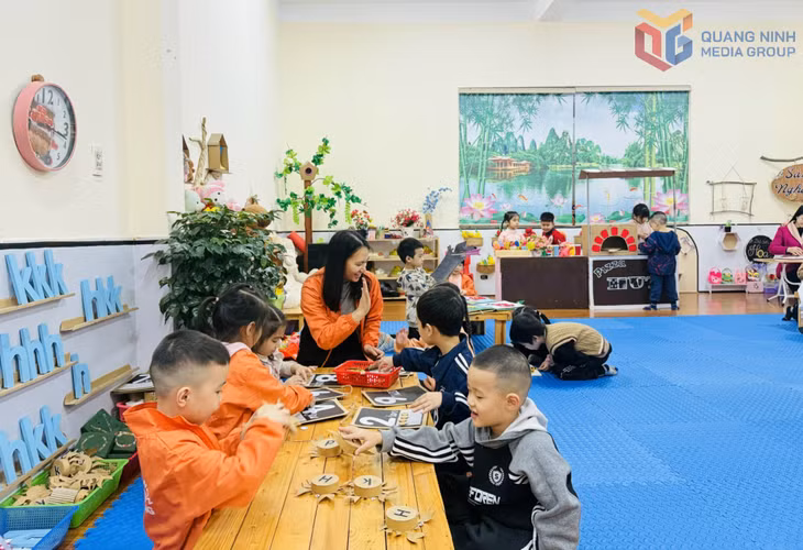 Giờ học của cô và trò Trường Mầm non Hà Lầm (phường Hà Lầm).