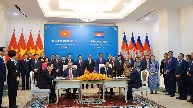 Ký kết Thỏa thuận hợp tác giữa Bộ Ngoại giao Việt Nam và Ban Đối ngoại Trung ương Đảng Nhân dân Campuchia.