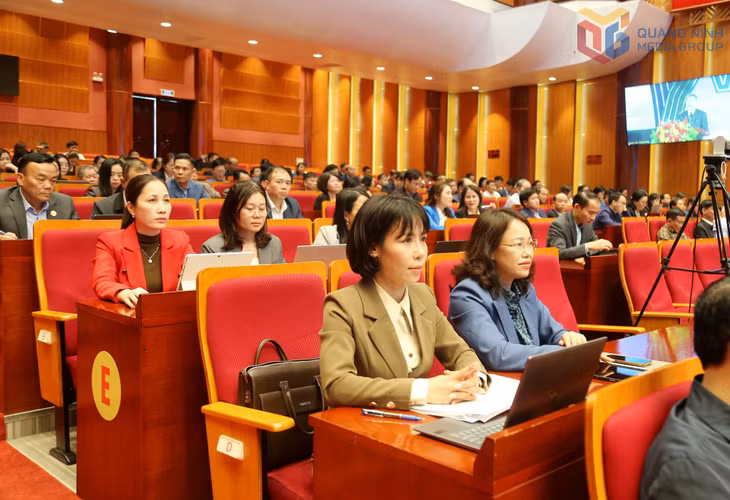 Các đại biểu nghe đồng chí Tổng Bí thư Tô Lâm phát biểu chỉ đạo tại hội nghị.