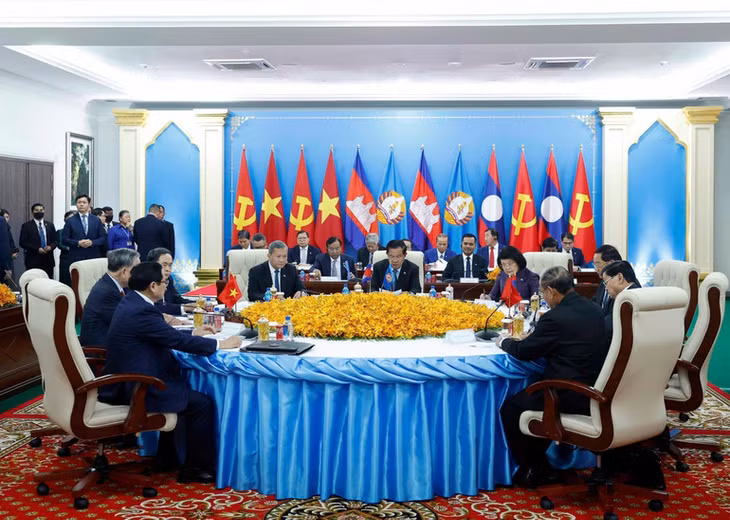 Cuộc gặp cấp cao giữa 3 đảng: Đảng Nhân dân Campuchia, Đảng Cộng sản Việt Nam và Đảng Nhân dân Cách mạng Lào. (Ảnh: Thống Nhất - TTXVN)