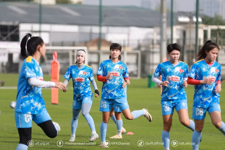 Đội tuyển bóng đá nữ Việt Nam trong buổi tập cuối cùng chiều 26-2 - Ảnh: VFF