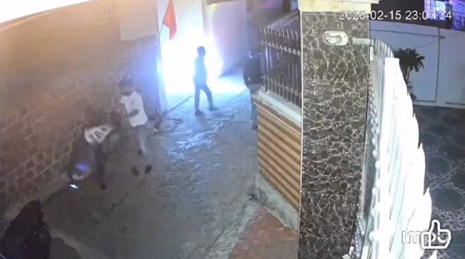Công an vào cuộc xác minh nhóm đối tượng hành hung một cán bộ an ninh cơ sở vào ngày 28 Tết. Ảnh cắt từ clip