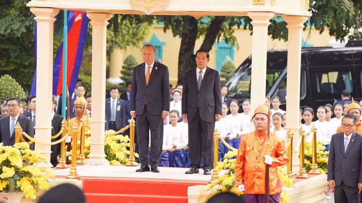 Lễ đón Tổng Bí thư Tô Lâm thăm cấp Nhà nước tới Vương quốc Campuchia được tổ chức trọng thể tại Hoàng cung ở thủ đô Phnom Penh. (Ảnh: Đinh Trường)