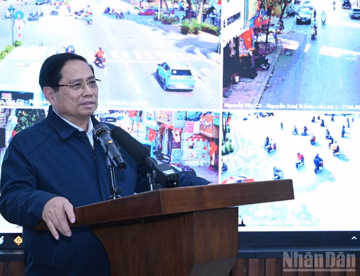 Thủ tướng Phạm Minh Chính phát biểu ý kiến chỉ đạo tại cuộc đến thăm, làm việc, chúc Tết lực lượng Cảnh sát giao thông. (Ảnh: Trần Hải)