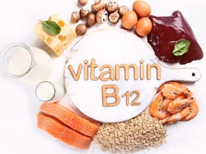 Vitamin B12 đóng vai trò thiết yếu trong quá trình tạo ra các tế bào hồng cầu khỏe mạnh.