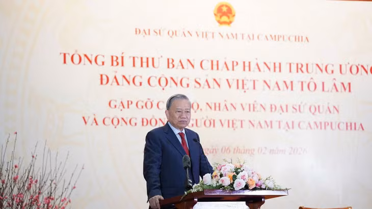 Tổng Bí thư Tô Lâm gặp gỡ cán bộ, nhân viên Đại sứ quán và cộng đồng người Việt Nam tại Campuchia.