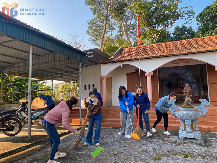 ĐVTN xã Ba Chẽ ra quân tổng vệ sinh tại các khu di tích trên địa bàn.