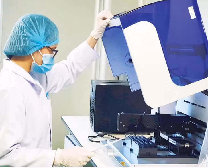 Hoạt động nghiên cứu gien người cổ ở Viện Sinh học (Viện Hàn lâm Khoa học và Công nghệ Việt Nam. (Ảnh LIÊN HÀ)