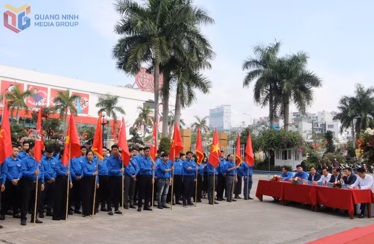Đông đảo đoàn viên thanh niên tham gia lễ phát động.