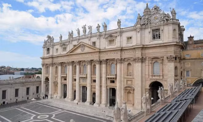 Các hoạt động tài chính của Tòa thánh Vatican, đặc biệt là đầu tư bất động sản, đã gây tranh cãi (Ảnh minh họa: Guardian).