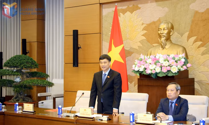 Đồng chí Vũ Hồng Thanh, Ủy viên Trung ương Đảng, Phó Chủ tịch Quốc hội, phát biểu tại buổi gặp mặt.