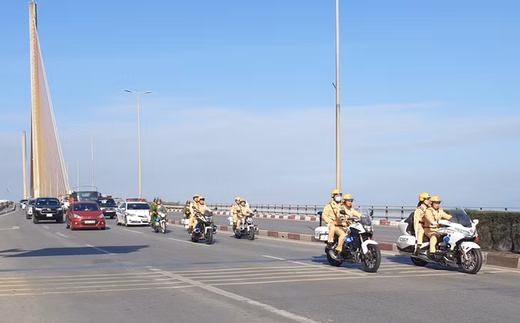  Các lực lượng ra quân tấn công, trấn áp tội phạm đảm bảo an ninh, trật tự Tết Nguyên đán. 