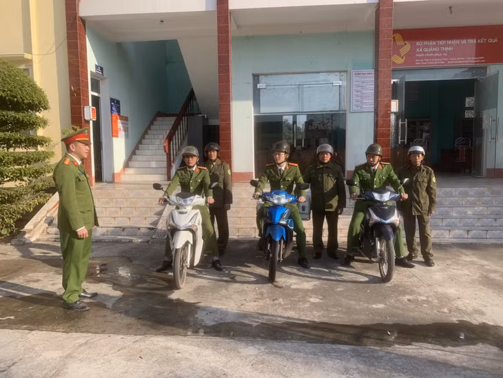 Công an xã Quảng Thịnh (huyện Hải Hà) ra quân tuyên truyền đảm bảo ANTT, ATGT dịp Tết Nguyên đán Giáp Thìn 2024.