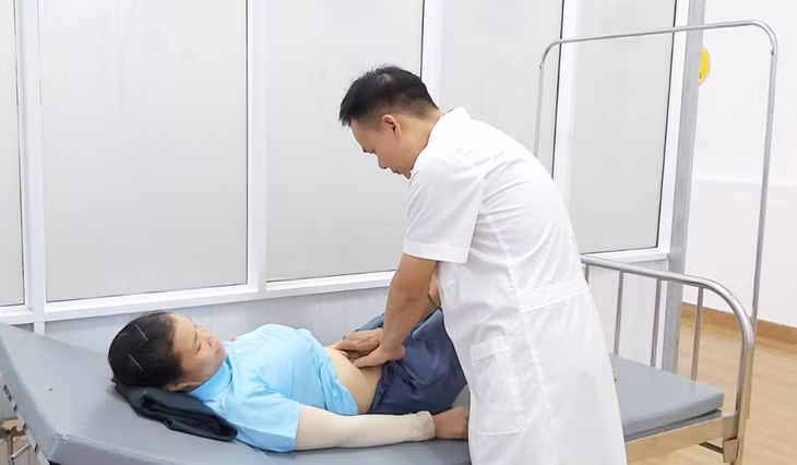 Khám sức khỏe cho CNLĐ Công ty TNHH May mặc Hoa Lợi Đạt Việt Nam (KCN Cảng biển Hải Hà).